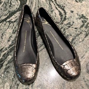 Comfy Giuseppe Zanotti bronze flats. Made in Italy
